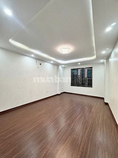 Chỉ 9,8 tỷ nhà mặt ngõ HBT. 3 nhà ra phố. Kinh doanh - ô tô đỗ cửa.