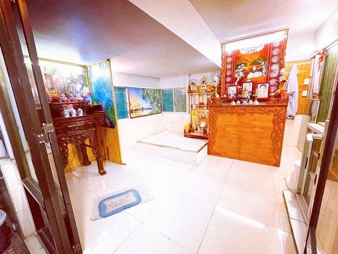 Quận 4: Bán nhà mặt tiền khu cao tầng. Ngang khủng 8m