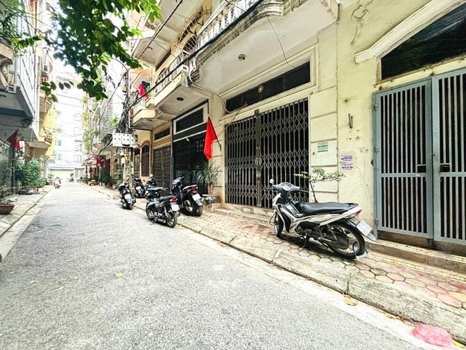 NHÀ ĐẸP 40M2 ĐƯỜNG XUÂN THỦY PHÙ HỢP KINH DOANH VÀ LÀM VĂN PHÒNG 