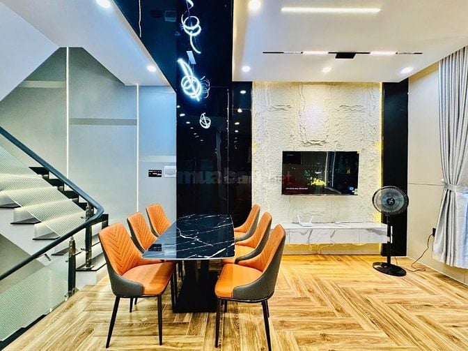 CHỦ BÁN NHÀ GIÁ RẺ QUANG TRUNG ĐÚC 3LẦU NGANG 4,5M XE HƠI VÔ TRONG NHÀ