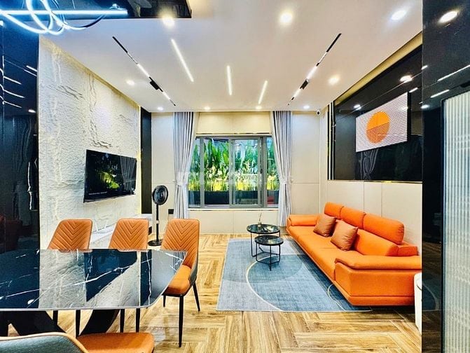 CHỦ BÁN NHÀ GIÁ RẺ QUANG TRUNG ĐÚC 3LẦU NGANG 4,5M XE HƠI VÔ TRONG NHÀ