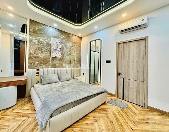 CHỦ BÁN NHÀ GIÁ RẺ QUANG TRUNG ĐÚC 3LẦU NGANG 4,5M XE HƠI VÔ TRONG NHÀ