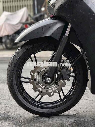 sh 300i nhập ý