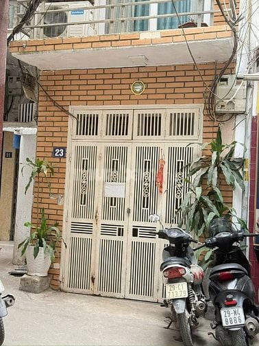 Cho thuê nhà ngõ 25 Triệu Việt Vương, DT 45m2 x 3 tầng, ngõ 5m, có sân