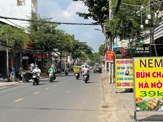 MẶT TIỀN " NGUYỄN VĂN KHỐI" CV LÀNG HOA- 160m2 ( 5x32m) TIỆN XÂY MỚI 