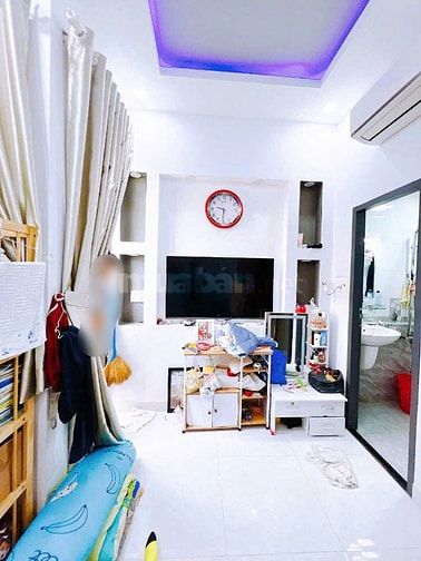 Bán nhà 4 tầng đường đoàn văn bơ. Khu yên tĩnh và an ninh.