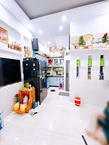 Bán nhà 4 tầng đường đoàn văn bơ. Khu yên tĩnh và an ninh.