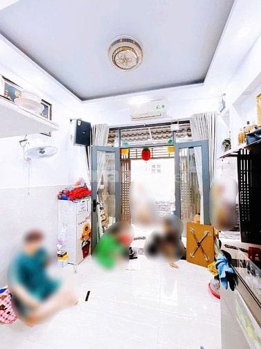 Bán nhà 4 tầng đường đoàn văn bơ. Khu yên tĩnh và an ninh.