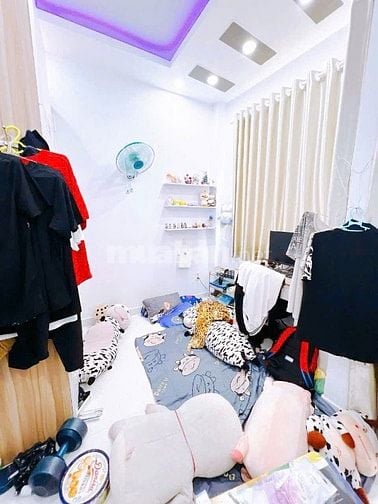 Bán nhà 4 tầng đường đoàn văn bơ. Khu yên tĩnh và an ninh.