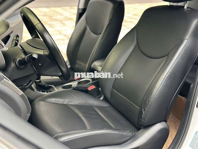 Hyundai Elantra 2015 1.8 AT - 76000 km