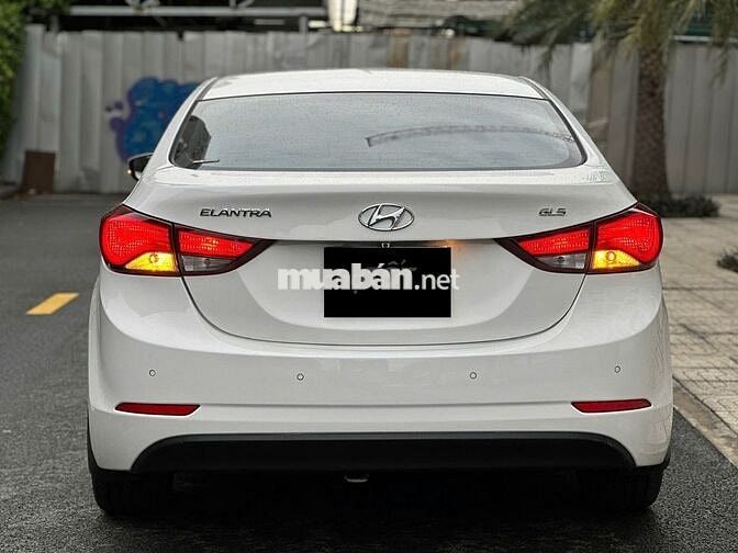 Hyundai Elantra 2015 1.8 AT - 76000 km