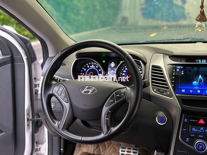 Hyundai Elantra 2015 1.8 AT - 76000 km