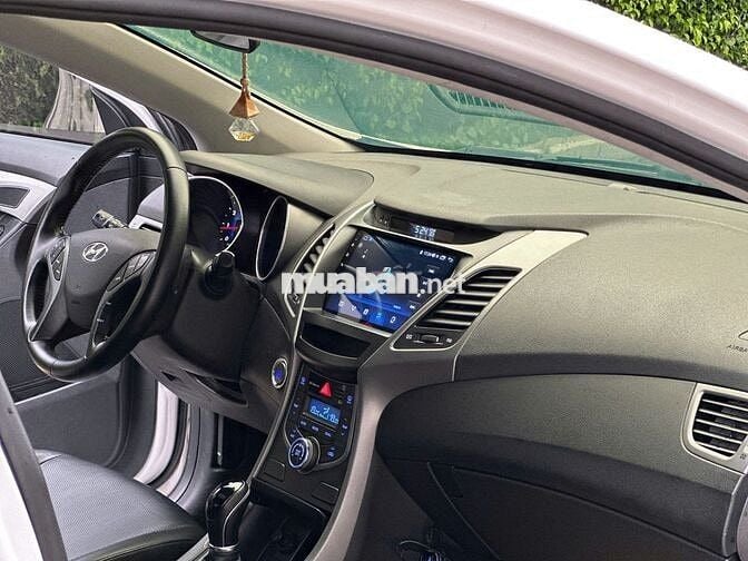 Hyundai Elantra 2015 1.8 AT - 76000 km