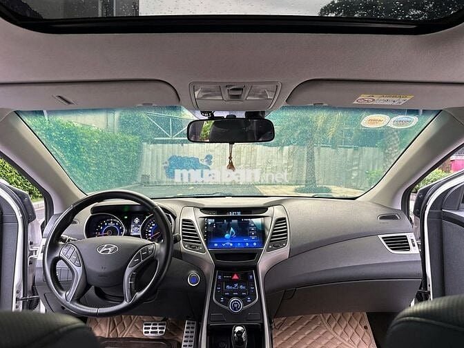 Hyundai Elantra 2015 1.8 AT - 76000 km