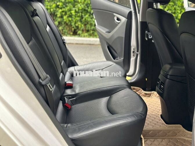 Hyundai Elantra 2015 1.8 AT - 76000 km