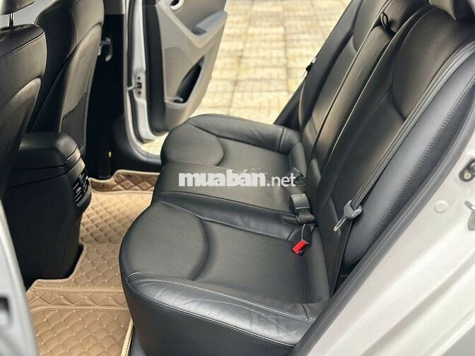 Hyundai Elantra 2015 1.8 AT - 76000 km