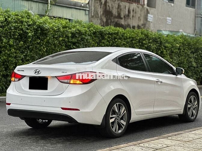 Hyundai Elantra 2015 1.8 AT - 76000 km