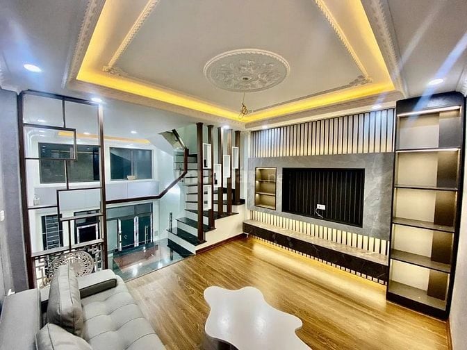 Nhà đẹp 5 tầng, diện tích 38m2 mặt tiền 4m, giá 6.15 tỷ đường Ngọc Hồi