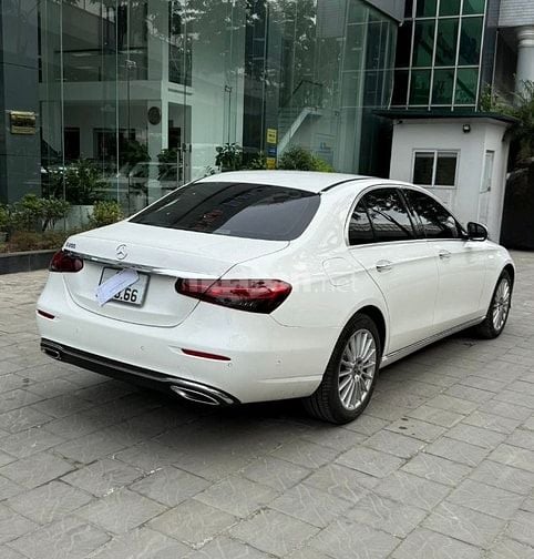 Bán Mercedes E200 Exclusive 2023, đăng ký 2025, lăn bánh 800 Km.