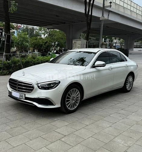 Bán Mercedes E200 Exclusive 2023, đăng ký 2025, lăn bánh 800 Km.