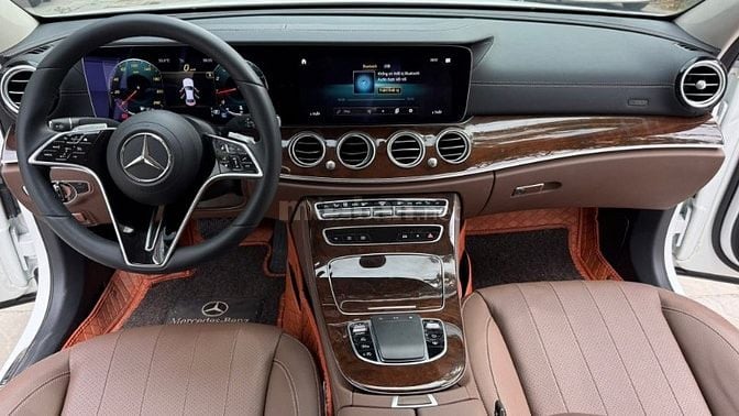 Bán Mercedes E200 Exclusive 2023, đăng ký 2025, lăn bánh 800 Km.