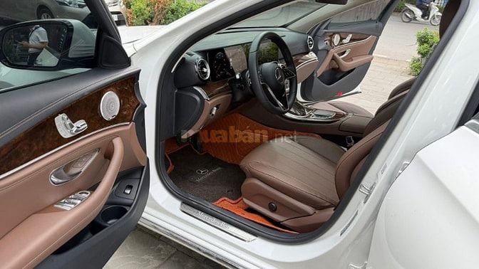 Bán Mercedes E200 Exclusive 2023, đăng ký 2025, lăn bánh 800 Km.