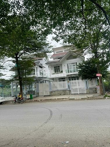 BÁN BT KHU NGGT DT:12,5X20M GIÁ BÁN 37 TỶ VỊ TRÍ ĐẸP 