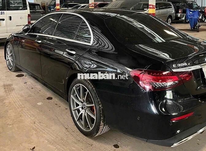 Mercedes Benz E Class 2021 E300 AMG 2.0 siêu đẹp.