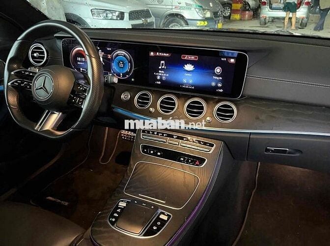 Mercedes Benz E Class 2021 E300 AMG 2.0 siêu đẹp.