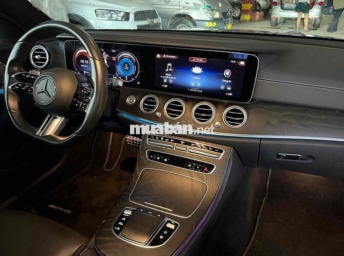 Mercedes Benz E Class 2021 E300 AMG 2.0 siêu đẹp.