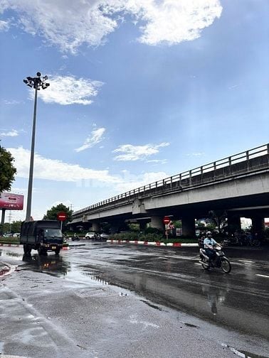 BÁN LÔ ĐẤT NGANG KHỦNG 7.5M – PHẠM VĂN ĐỒNG, HBC – GIÁ CHỈ 8.7 TỶ T