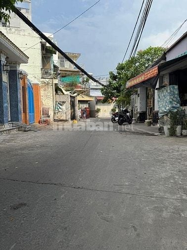hẻm xe hơi 451/ Phạm Thế Hiển P3Q8.nhà cũ tiện cải tạo lại.giá tốt