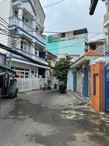 hẻm xe hơi 451/ Phạm Thế Hiển P3Q8.nhà cũ tiện cải tạo lại.giá tốt