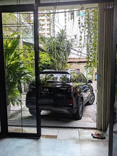 Nhà đẹp hoàn thiện, chính chủ đang sống P. 4 Quận 11, xe hơi vào thẳng