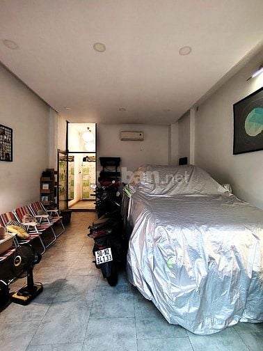 Nhà đẹp hoàn thiện, chính chủ đang sống P. 4 Quận 11, xe hơi vào thẳng