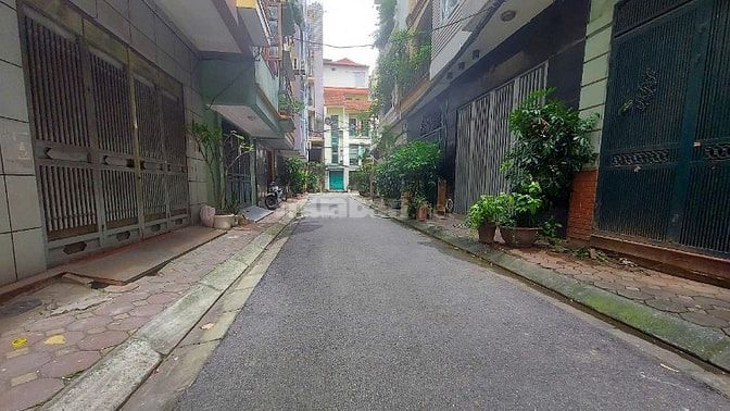 Khu Văn Cao - Hoàng Hoa Thám. DT 105m2. MT 8m. Xây 5 tầng. Ô tô tránh