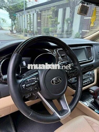 Kia Sedona 2020 Luxury - 100000 km