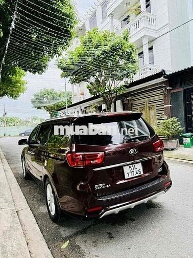 Kia Sedona 2020 Luxury - 100000 km
