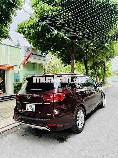 Kia Sedona 2020 Luxury - 100000 km