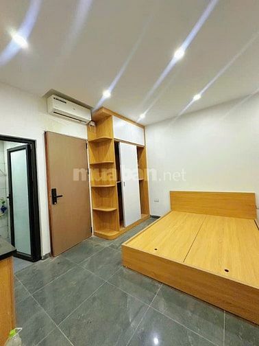 TÒA NHÀ VĂN PHÒNG 7 TẦNG, THANG MÁY, Ô TÔ ĐỖ CỬA VÀO NHÀ