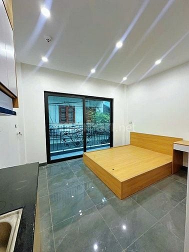 TÒA NHÀ VĂN PHÒNG 7 TẦNG, THANG MÁY, Ô TÔ ĐỖ CỬA VÀO NHÀ