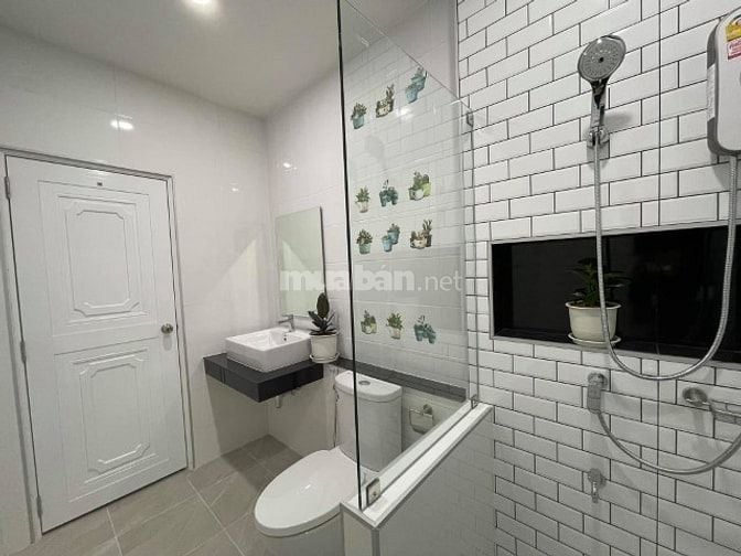Vỡ nợ cần bán gấp nhà 1T2L đường Nguyễn Hữu Trí, Bình Chánh. Sổ riêng