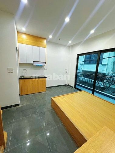 TÒA NHÀ VĂN PHÒNG 7 TẦNG, THANG MÁY, Ô TÔ ĐỖ CỬA VÀO NHÀ