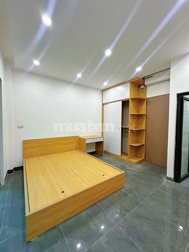 TÒA NHÀ VĂN PHÒNG 7 TẦNG, THANG MÁY, Ô TÔ ĐỖ CỬA VÀO NHÀ