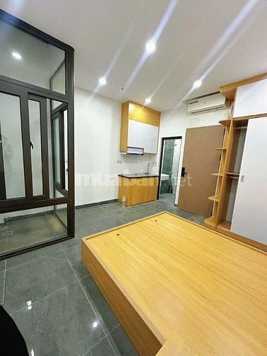TÒA NHÀ VĂN PHÒNG 7 TẦNG, THANG MÁY, Ô TÔ ĐỖ CỬA VÀO NHÀ