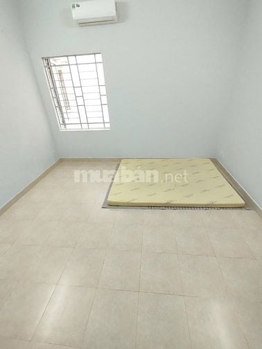 Phòng máy lạnh mới 25m2. Tạ Quang Bửu. P4. Q8