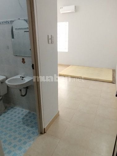 Phòng máy lạnh mới 25m2. Tạ Quang Bửu. P4. Q8