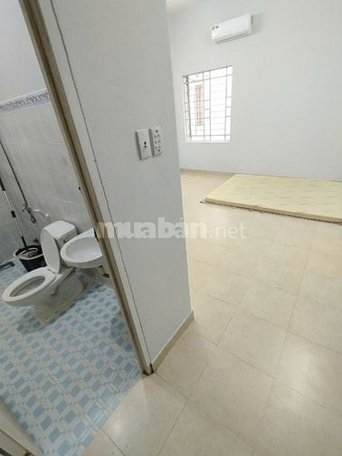 Phòng máy lạnh mới 25m2. Tạ Quang Bửu. P4. Q8