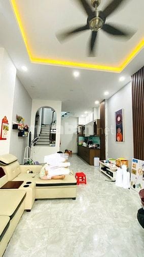 Nhà đúc 3 tầng đường 6m thông Nguyễn Văn Quá, Quận 12, 4x14, SHR, 5tỷ2