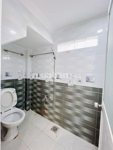 Kinh doanh thua lỗ cần bán gấp nhà Tân Túc, Bình Chánh 100m2. Sổ riêng